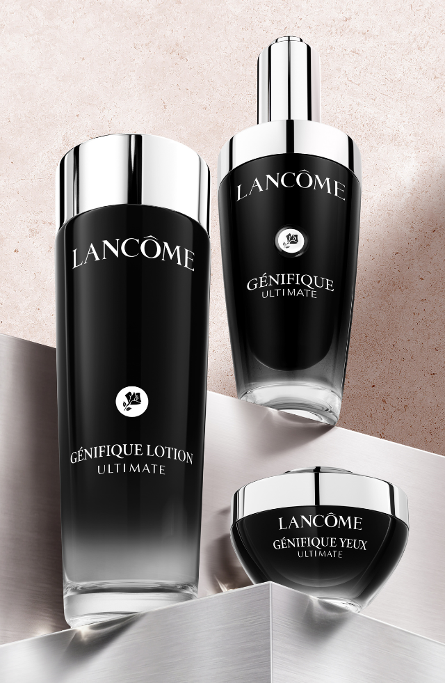 Vasetto dorato Lancôme Absolue The Soft Cream posizionato davanti alla sua elegante confezione bianca