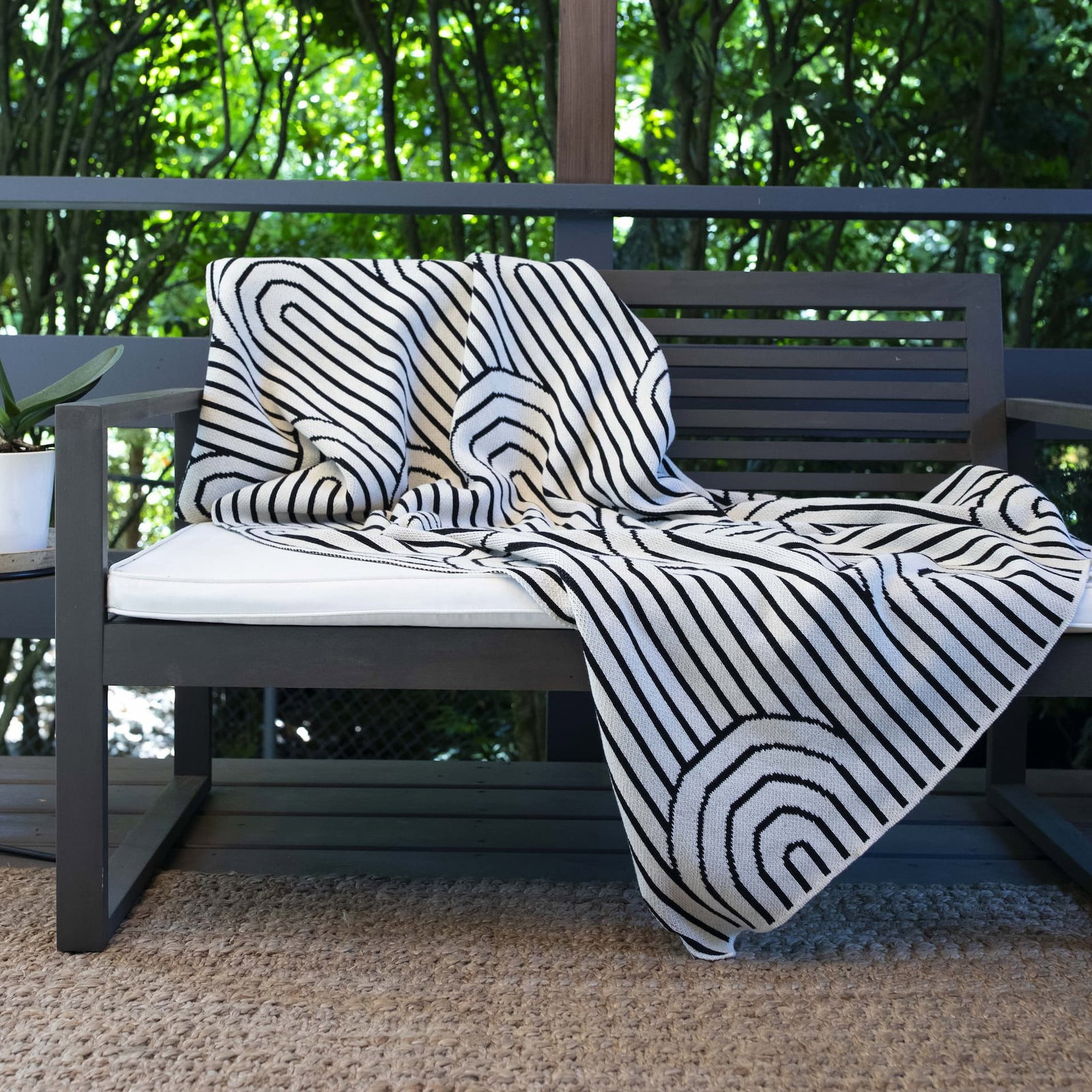 Seek & Swoon Bend Throw blanket