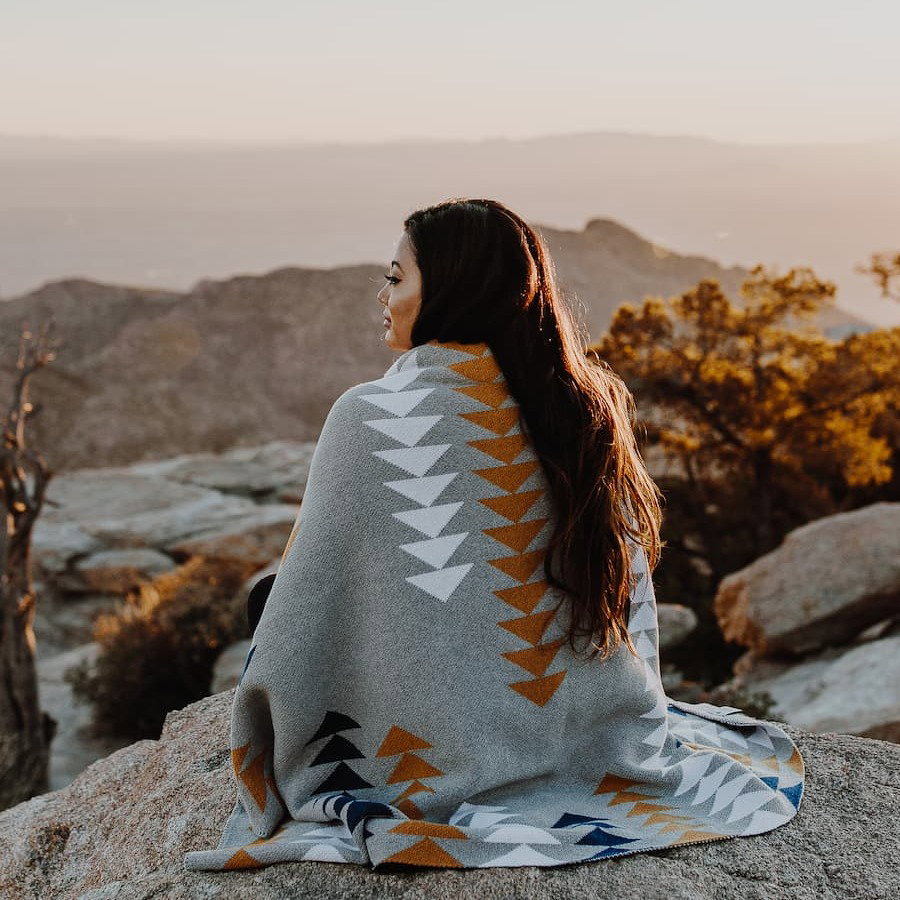Seek & Swoon Adventure Throw blanket