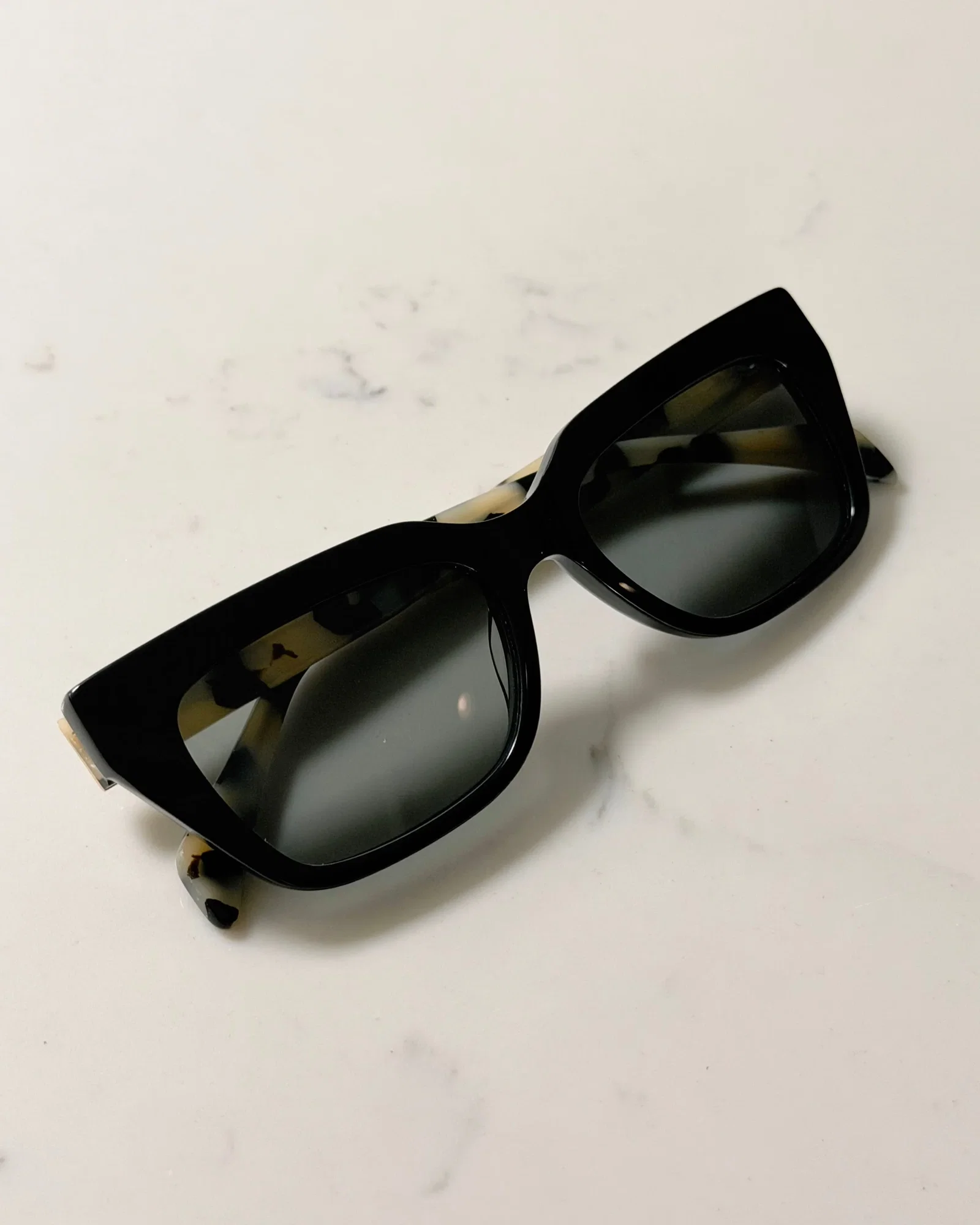 Image of BALLAD black | cream tort