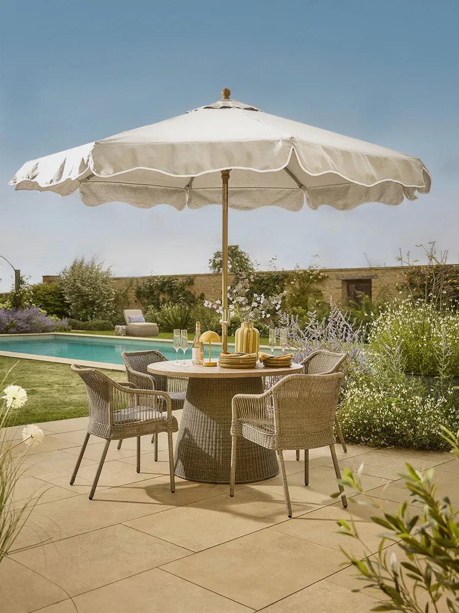 Vattern Dining Set