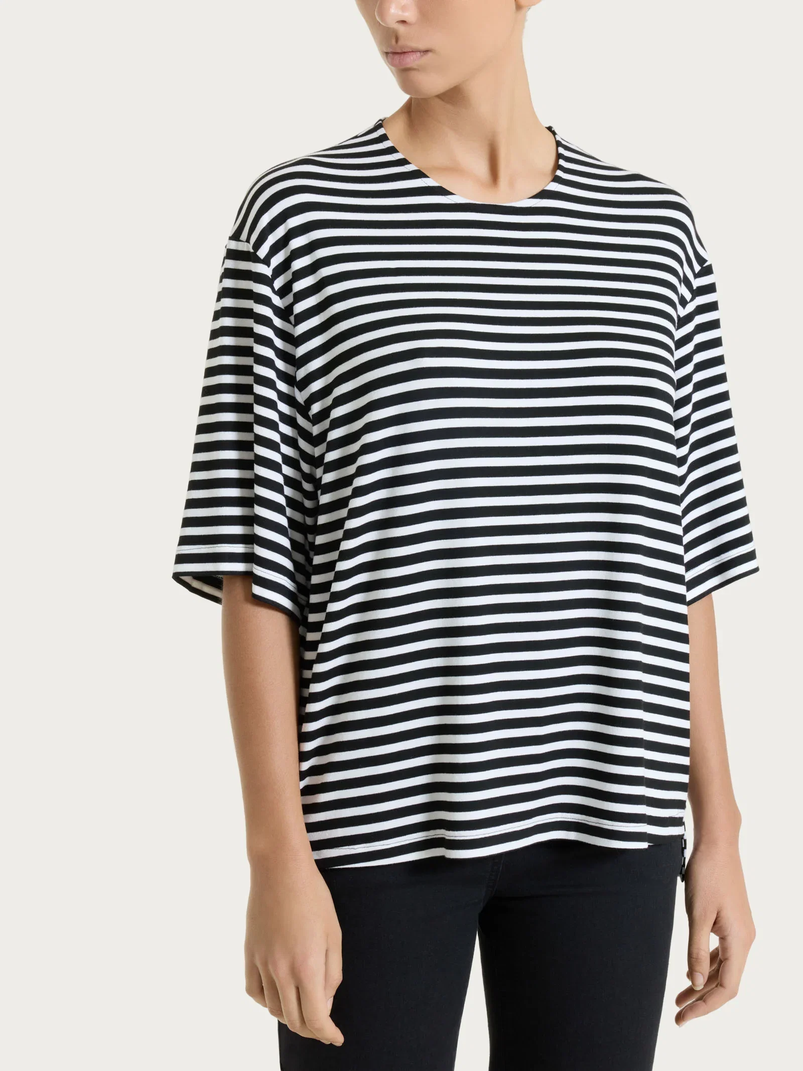 Image of Maglietta boxy a righe in Viscosa Summer - Fant. Nero riga pari