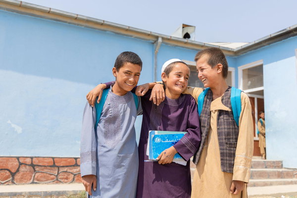 A moment of smiles between friends in Afghanistan. © UNICEF/UNI879354/Khayyam