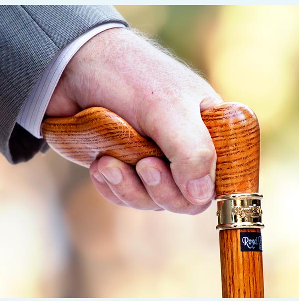 Man holding palm grip