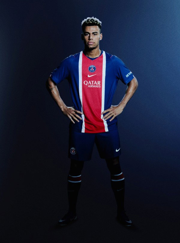 Désiré Doué wears the new home kit