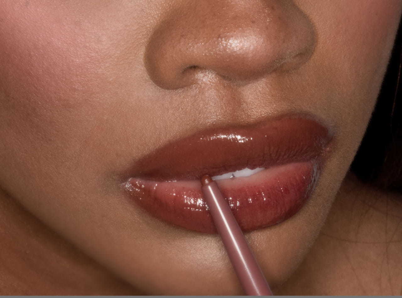 LIPGLAZER VS. LIP PENCIL