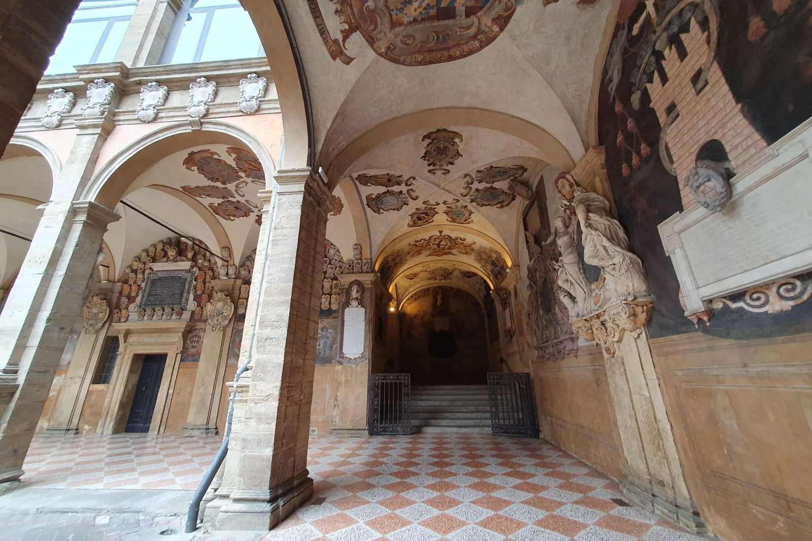 L'Archiginnasio e il Teatro Anatomico: una tradizione scientifica d'eccellenza