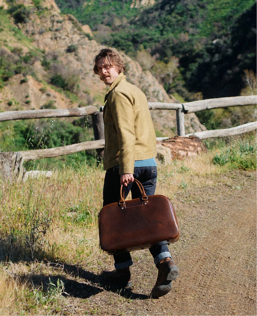 Weekender bag zipped up 