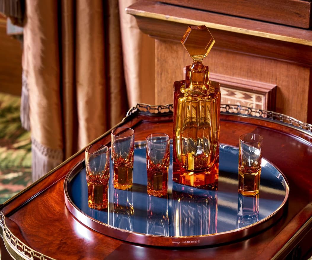 DISCOVER SERVING TRAYS AND COASTERS