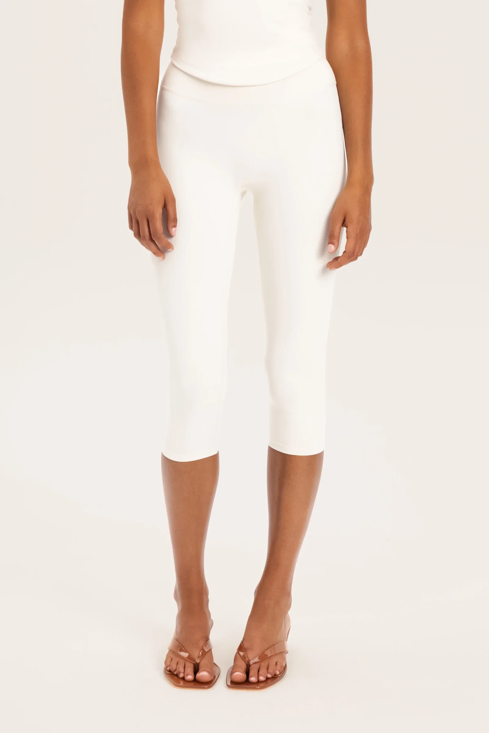 L'essence Capri Leggings