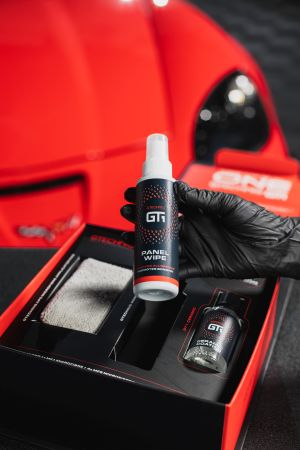Prep the surface using GTechniq Panel Wipe