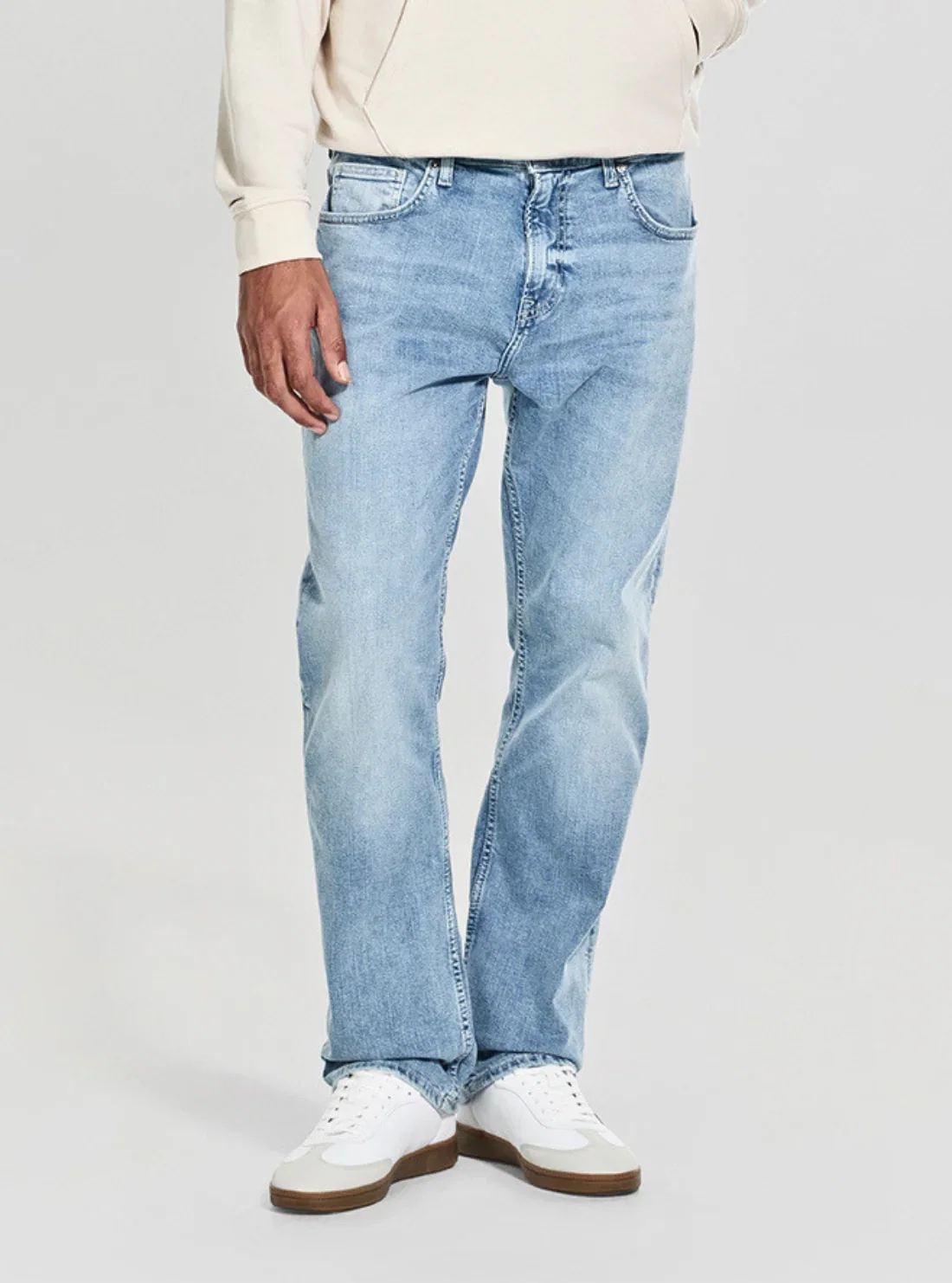 Image of Mid-Rise Resort Rodeo Jeans in Light Wash