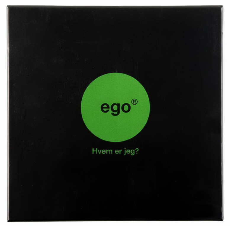 Black box with a green circle logo that says "ego" and the text "Hvem er jeg?".