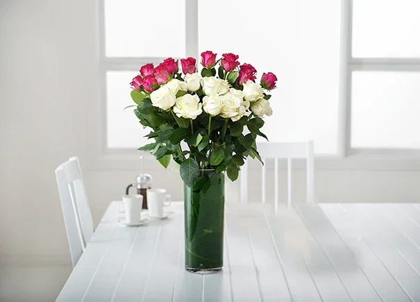 Image of Mixed White and Bright Pink Roses Gift Box with Vase (ROA192)