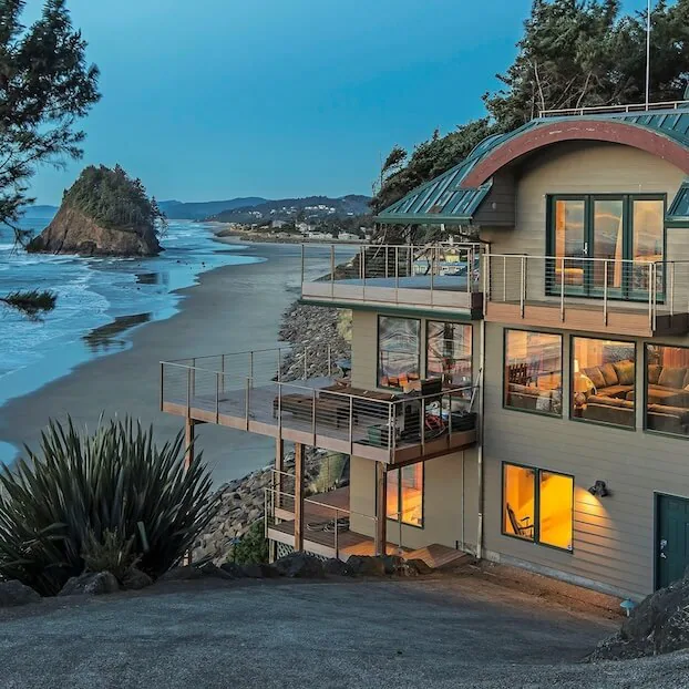 Explore waterside stays in Lincoln City, Oregon.