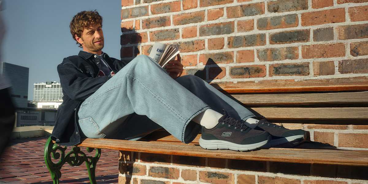 SKECHERS Model 