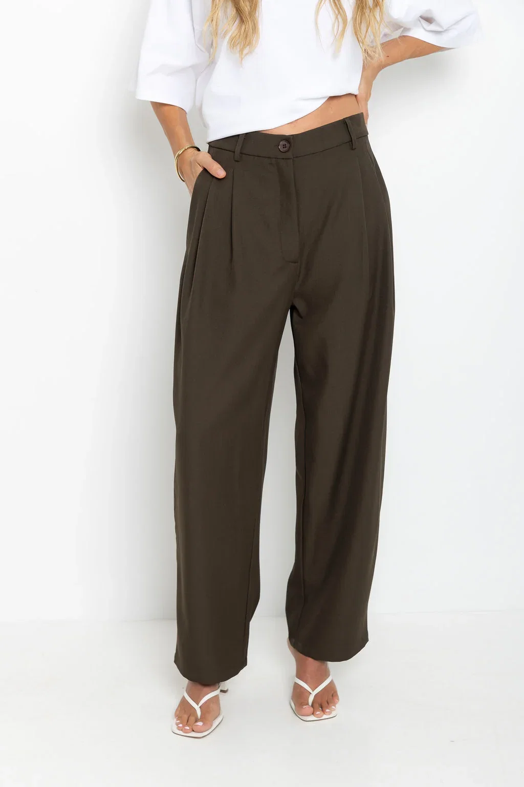 Image of Xavier Barrel Leg Pants - Chocolate Olive