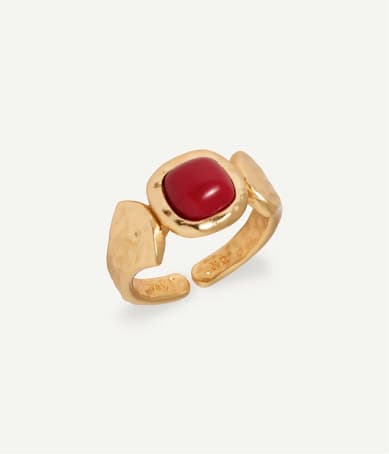 Anillo Zahara con coral sintético rojo