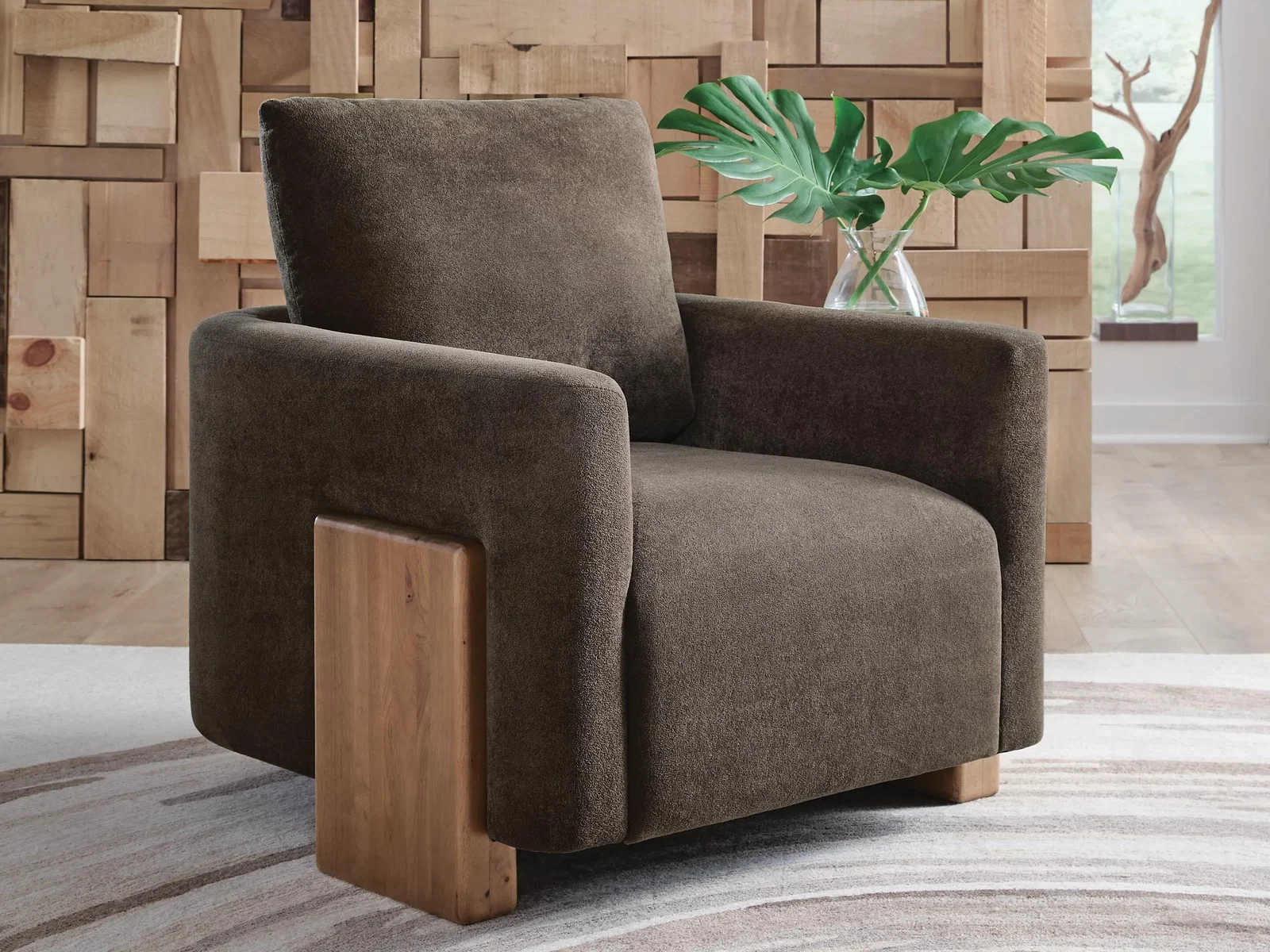 Dairlett Accent Chair
