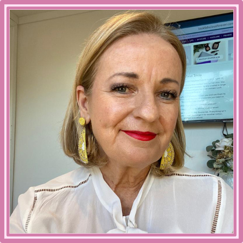 Julie shows you how to effectively remove your eye makeup, leaving your eyes feeling clean and refreshed