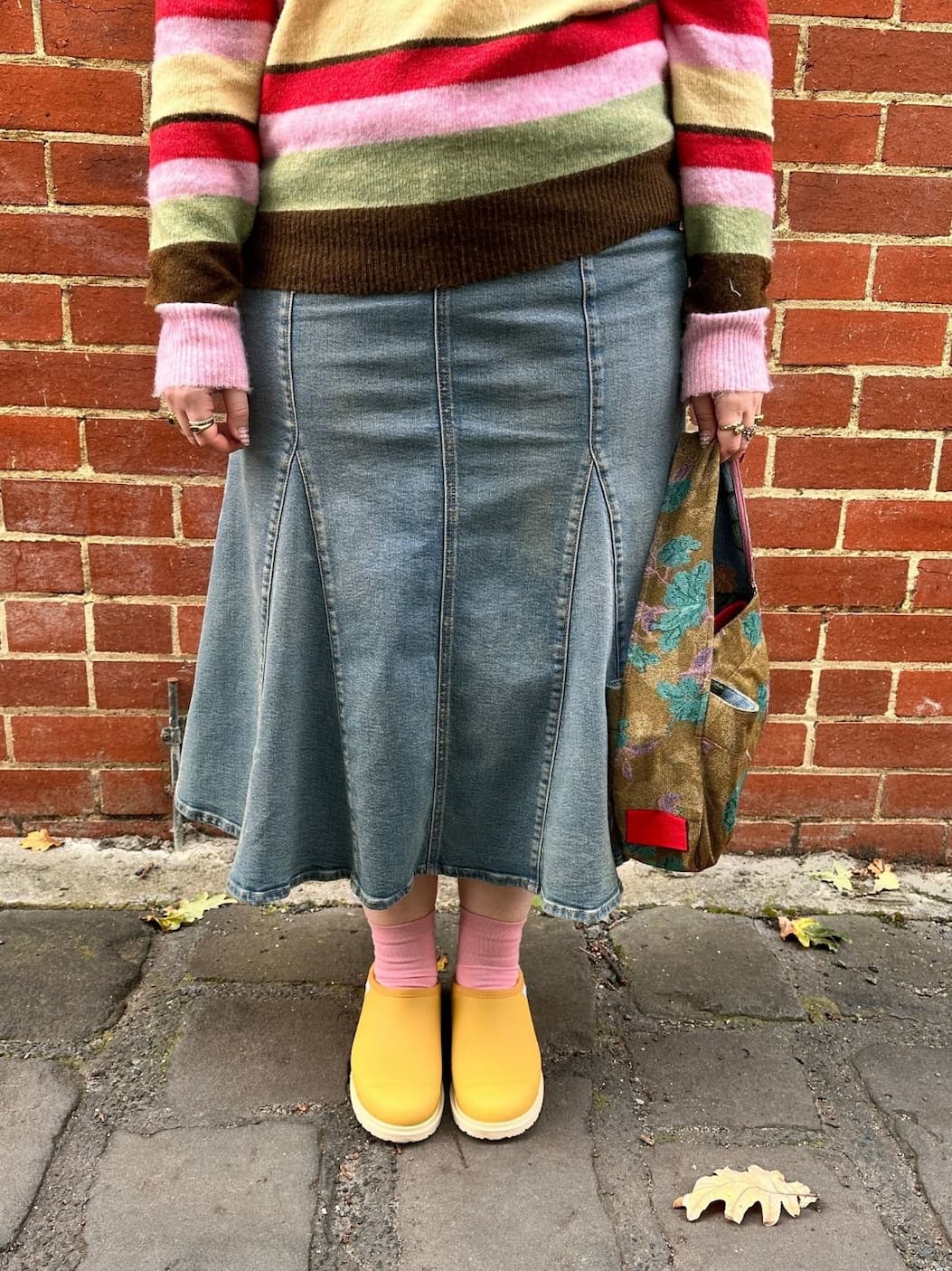 @hattinixon wears Buttermilk Billie Clog