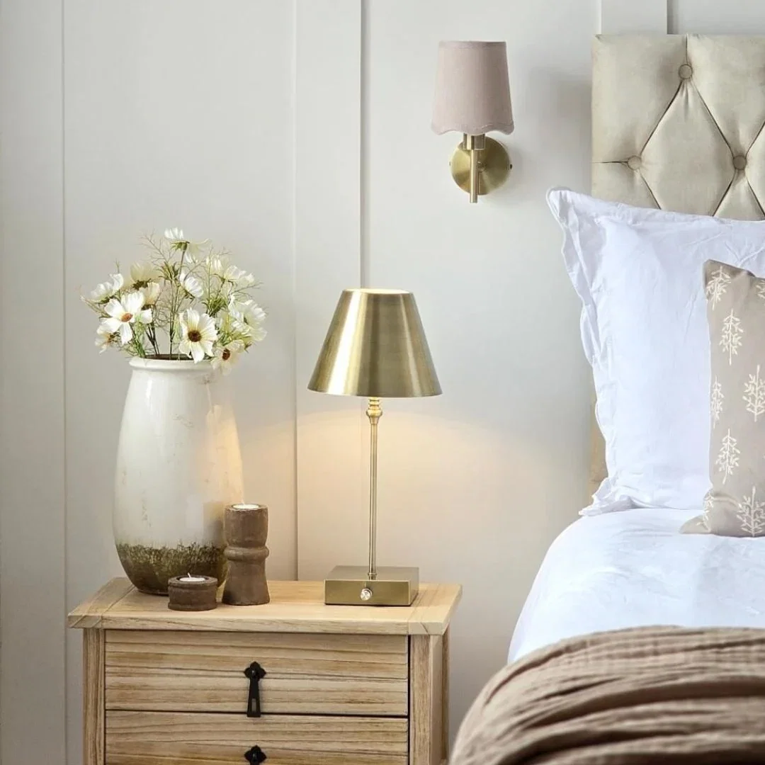 Image of Lustre Rechargeable Table Lamp