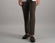 Man poses in a Haggar outfit