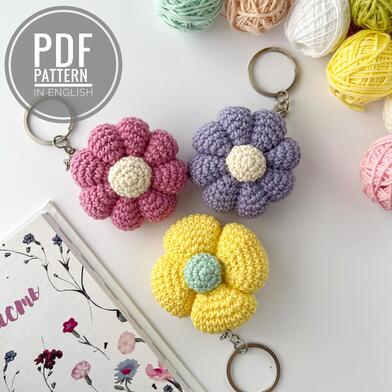 Crochet flower keychain 