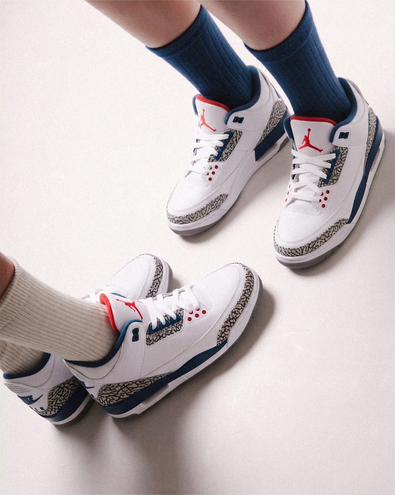 AIR JORDAN 3 RETRO OG “TRUE BLUE”.

Hoy vuelve una leyenda. Uno de los colorways originales de 1988 regresa con su inconfundible combinación de blanco, True Blue y elephant print, manteniendo intacta la esencia que convirtió a la Air Jordan 3 en un icono.

Disponible desde hoy en C/Paseo, 23_Ourense y en 4elementos.com

#4elementos #airjordan3 #trueblue #jordanbrand #newin