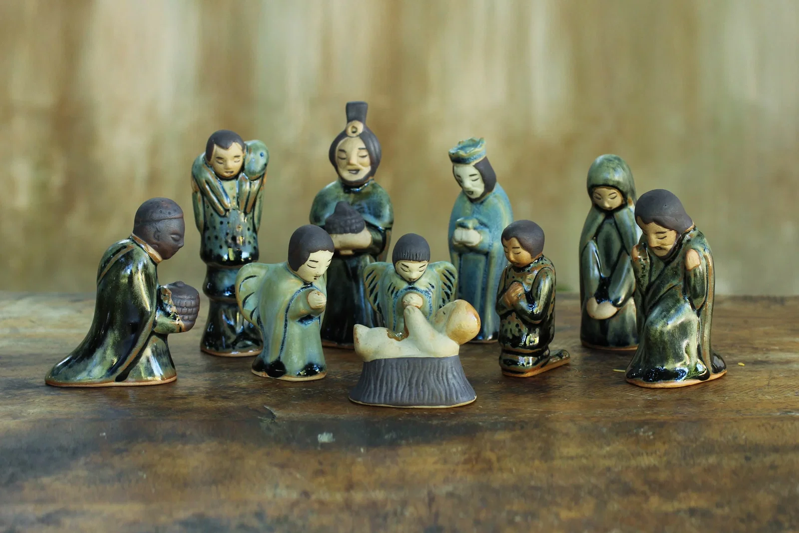 Image of Unique 10-piece Ceramic Nativity Scene - Iridescent Holy Birth