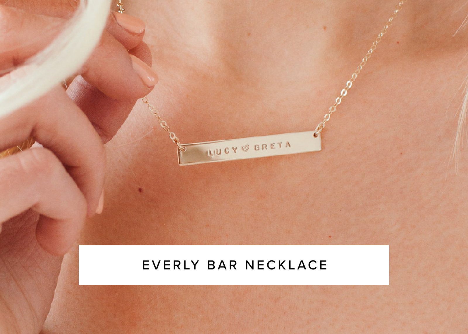 Everly bar necklacve