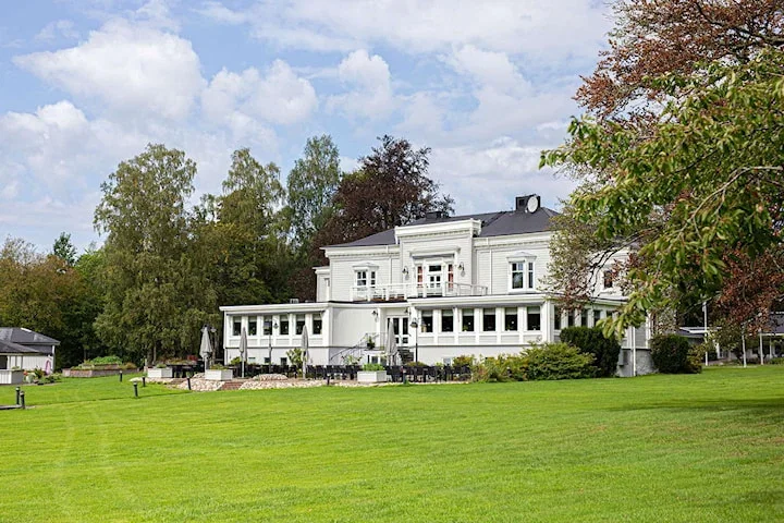 För 2: Boende med frukostbuffé på Aspenäs Herrgård