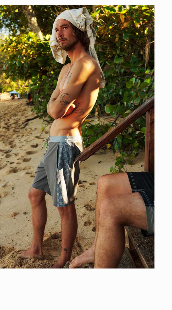 Man wearing the Resonate Hybrid Trunk