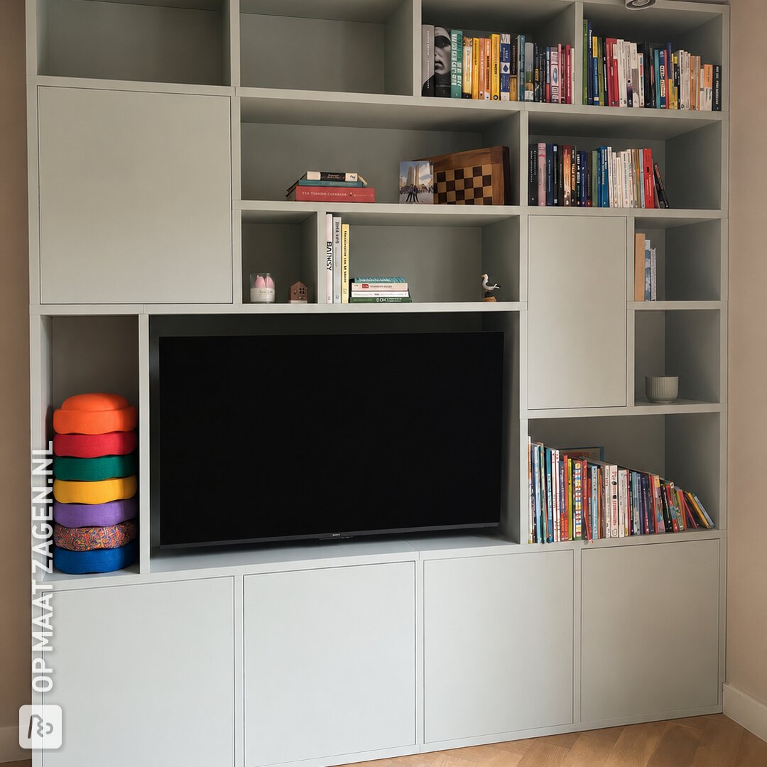 Stijlvolle Boekenkast en Tv-meubel in Sage Green, door Emine