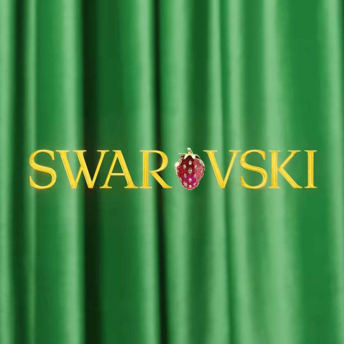 Ariana Grande ataviada con Swarovski Idyllia, Gema y Charms de Swarovski