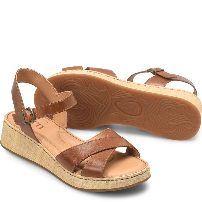 Cannes wedge sandal in brown.