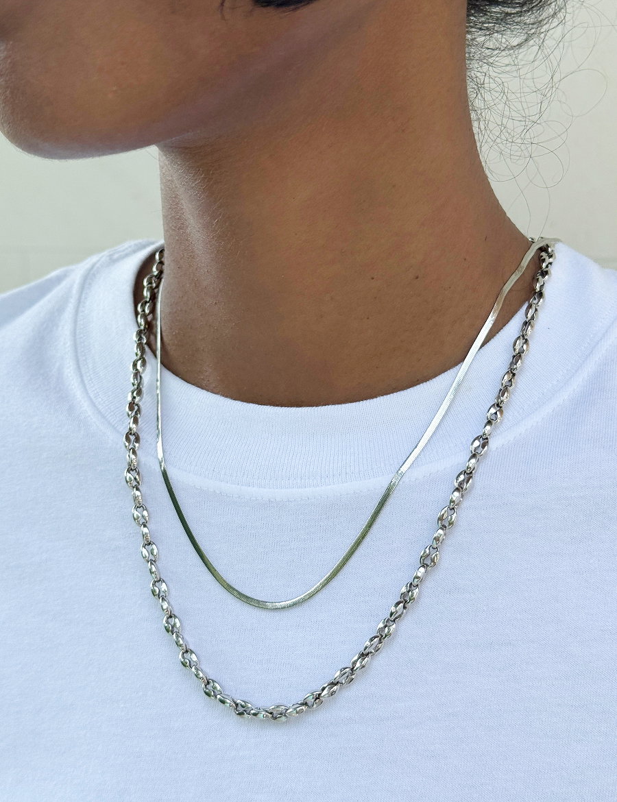 dhani necklace in silver with slim zeina