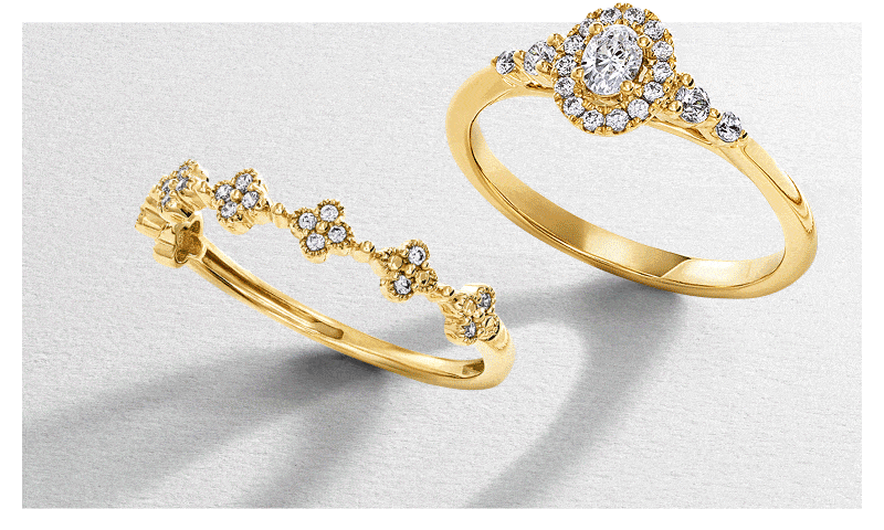 Yellow gold diamond rings. Green Peridot stud earrings. White gold diamond solitaire pendant necklace. Yellow gold rope chain. 