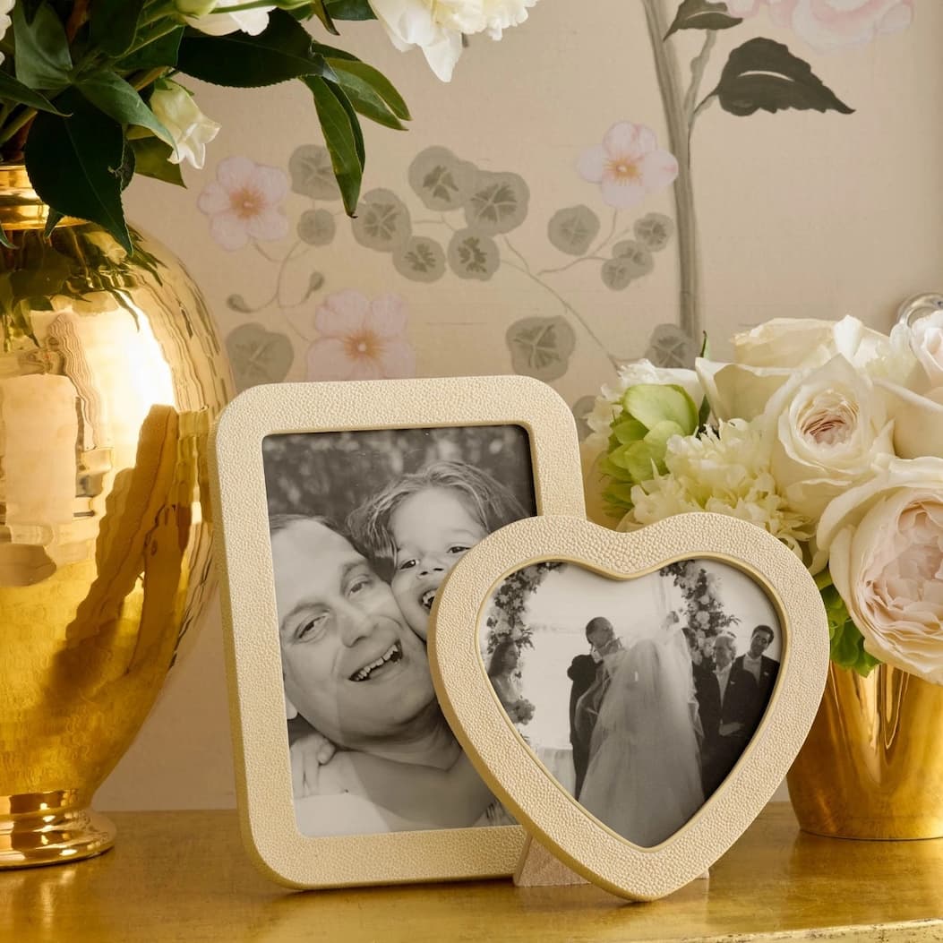 PICTURE FRAMES