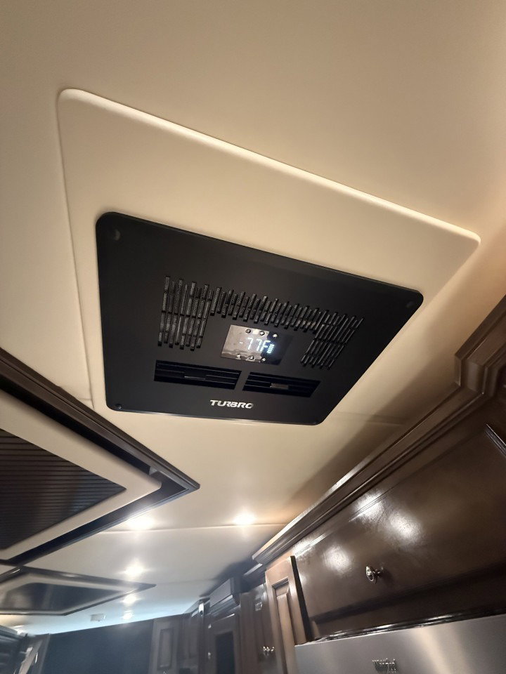 Greenland 9,000 BTU 12V DC Inverter Rooftop RV Air Conditioner