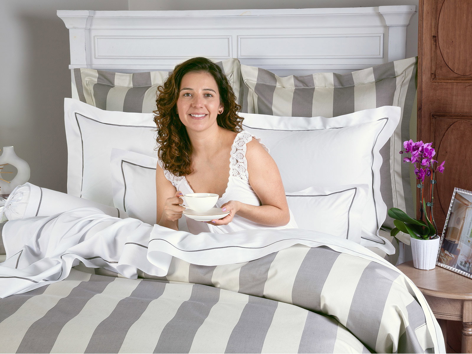 Opus Italian woven, 500tc damask sateen. Crisp, tailored, modern, and effortlessly composed. Finished with meticulous hemstitching.