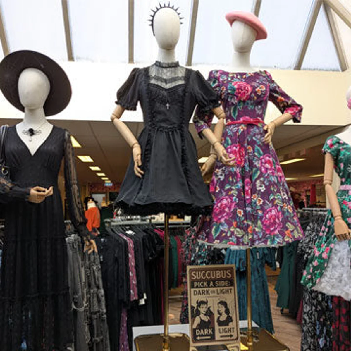 Kom shoppen in de Succubus winkel in Assendelft
