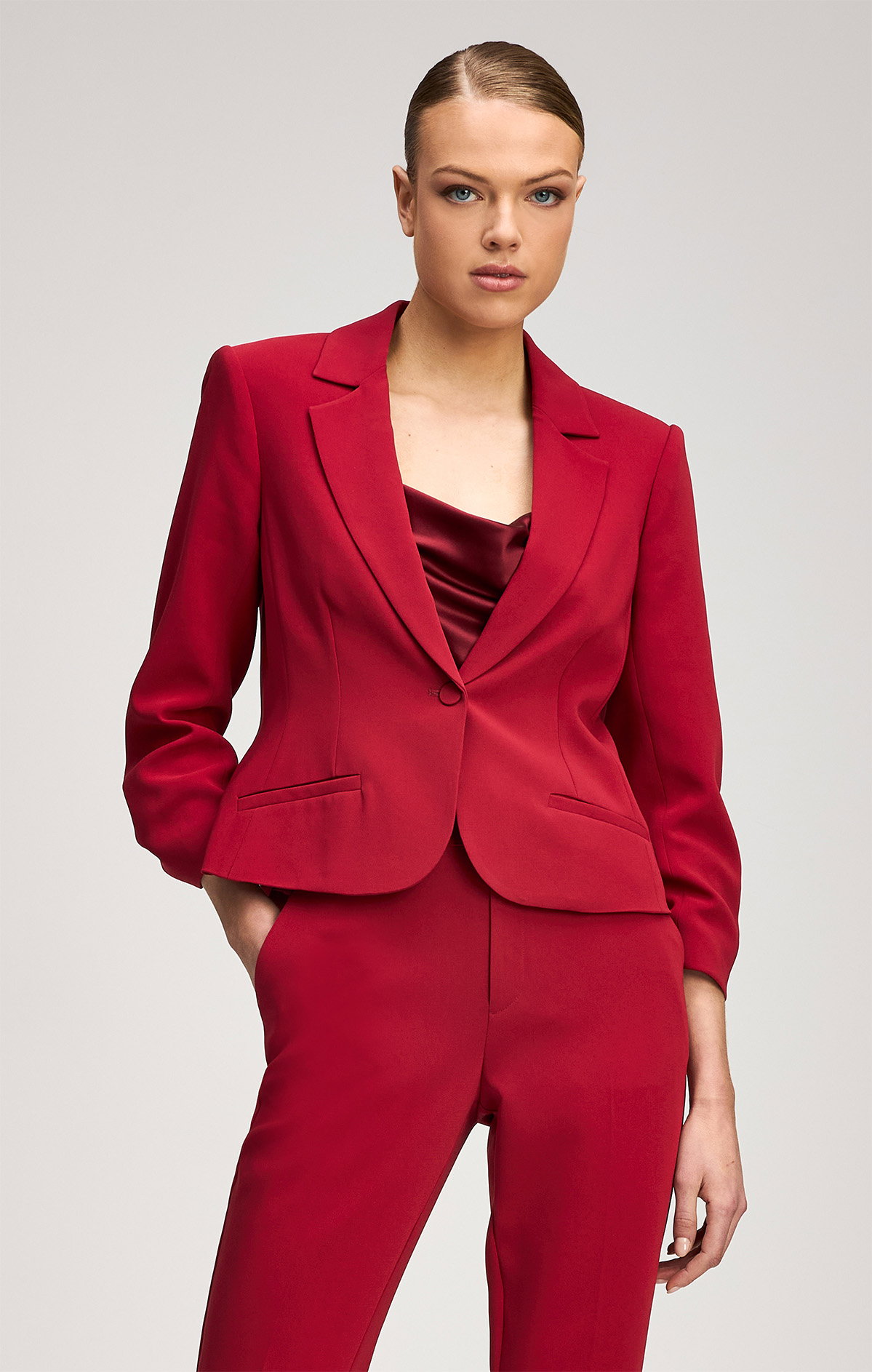 https://cinqasept.nyc/products/le-petit-khloe-blazer-in-berrywine-zj5751319z