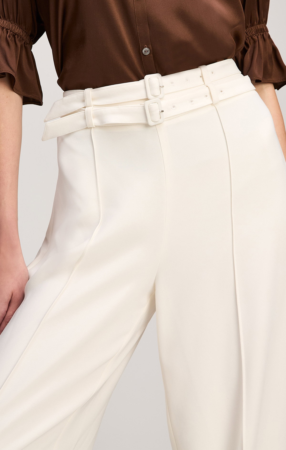 https://cinqasept.nyc/products/maelor-pant-in-ivory-zp13271319z