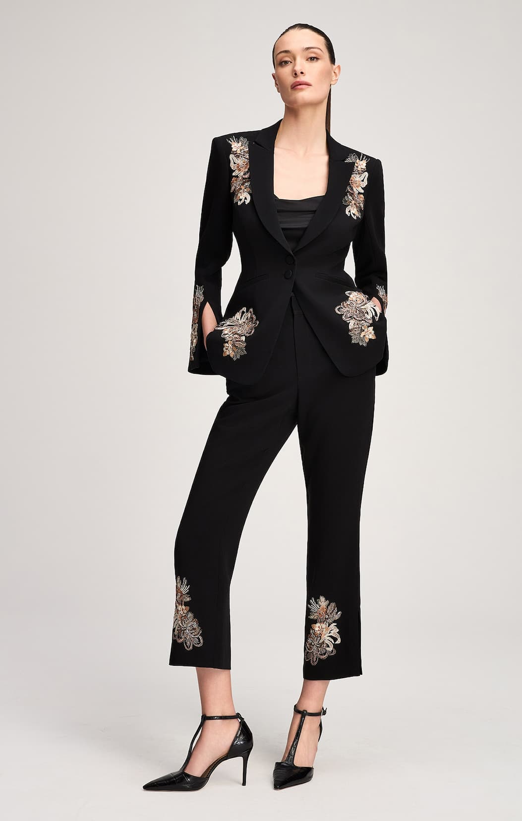 https://cinqasept.nyc/products/floral-border-isby-jacket-in-black-neutral-multi-zj1029a1319z