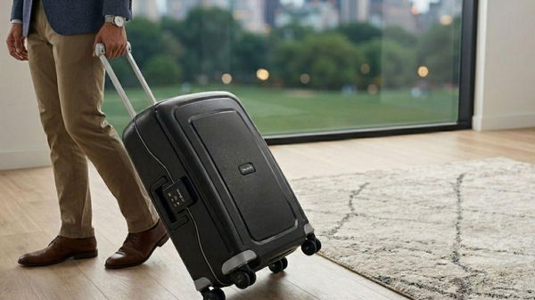 La valise cabine Samsonite passe sous les 130€ pour voyager léger