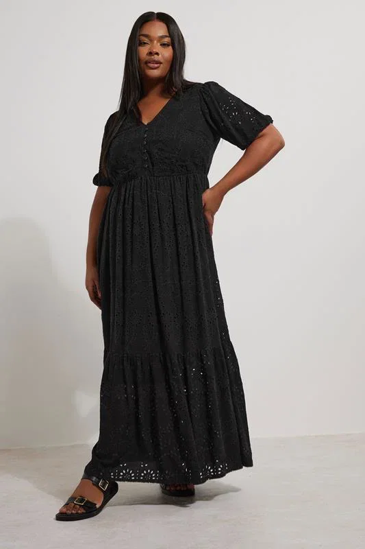 Image of YOURS  Gestuftes Maxikleid in Schwarz mit Lochstickerei