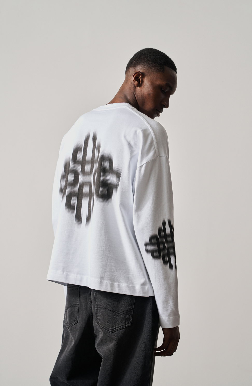 MOTION BLURRED LONG SLEEVE T-SHIRT