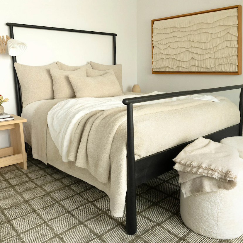 Image of a bed with the Oversized Fleck King Blanket