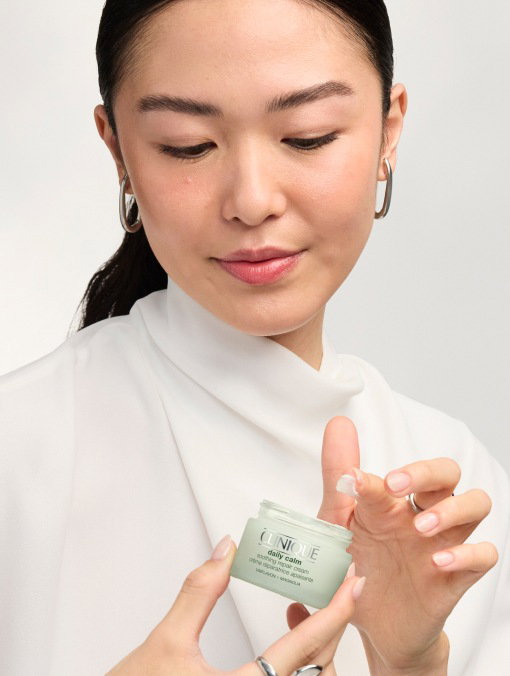 THE MECCA GUIDE: Feeling Sensitive? An Expert Guide to Calming a Reactive Complexion